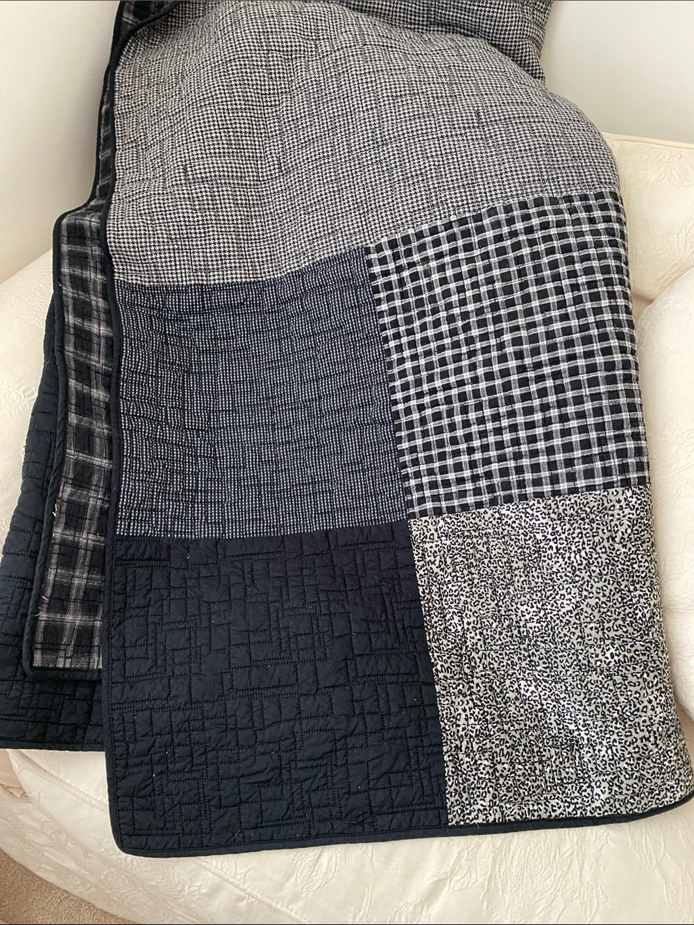 Black & Ivory Patchwork Quilt Full/Queen by Donna Sharp. - Picture 7 of 8
